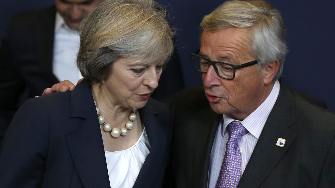 Die britische Premierministerin Theresa May und EU-Kommissionspräsident Jean-Claude Juncker bei einem Treffen in Brüssel.