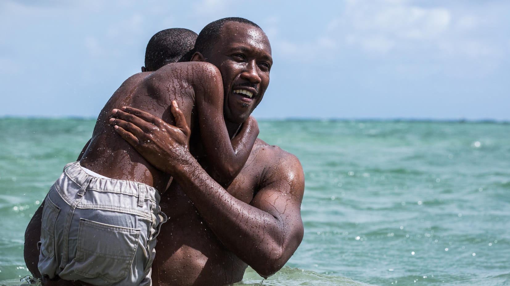 Drogendealer Juan (Mahershala Ali) wird zum Ersatzvater für Chriron (Alex R. Hibbert).