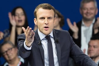 Emmanuel Macron glaubt, einer Hetzkampagne des Kremls ausgesetzt zu sein.