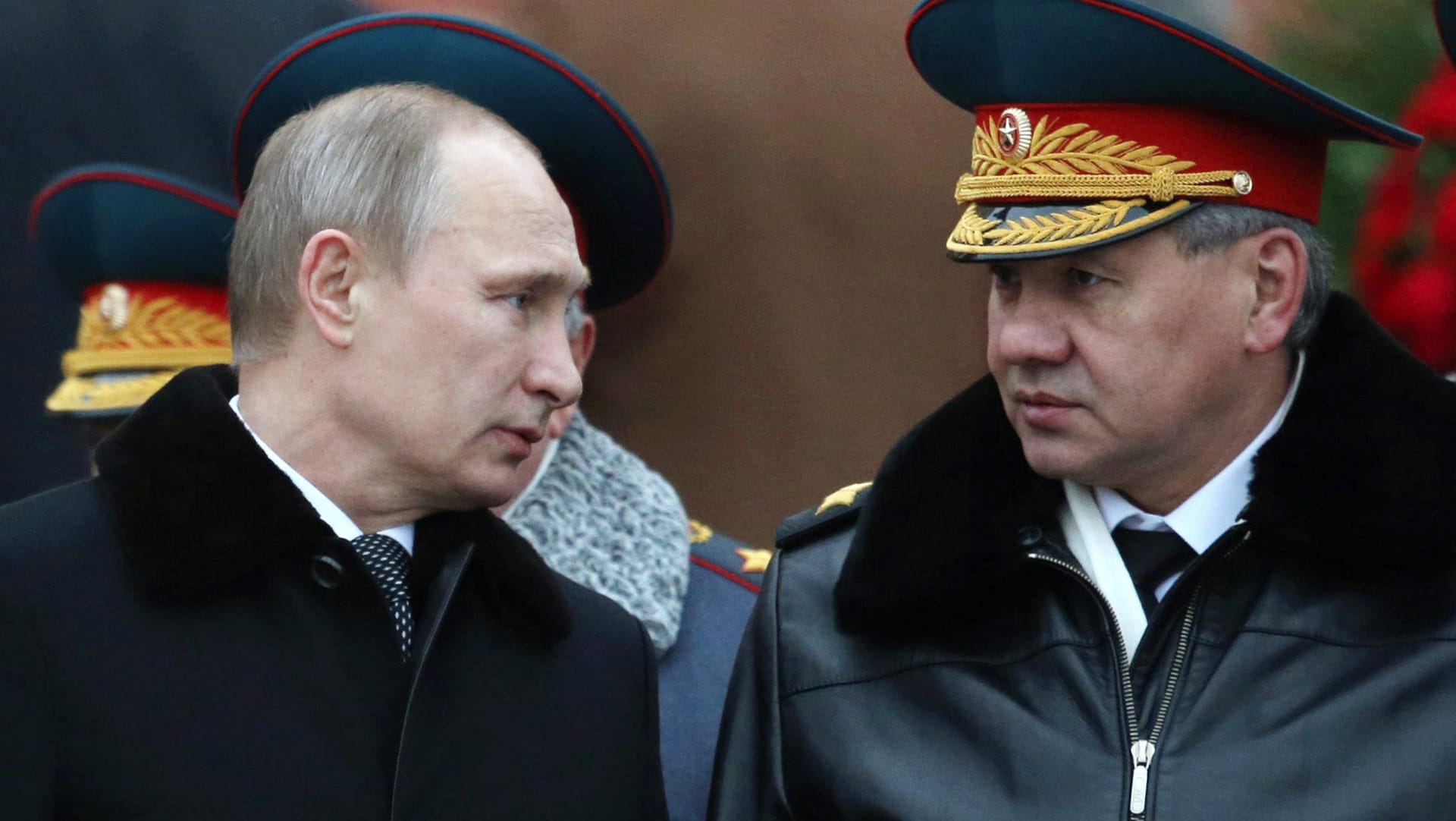 Russlands Präsident Wladimir Putin und sein Verteidigungsminister Sergej Schoigu. Russlands Präsident Wladimir Putin und sein Verteidigungsminister Sergej Schoigu.