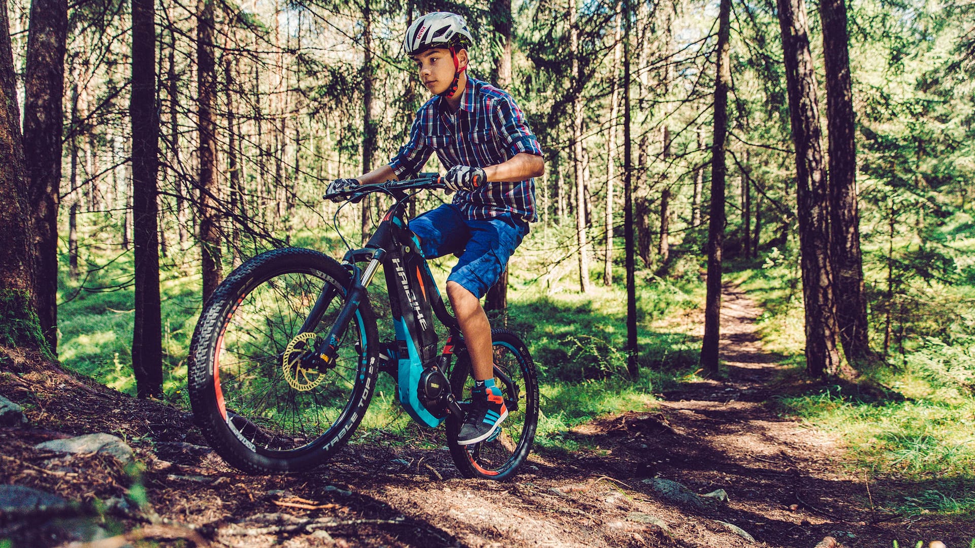 Mit elektrischen Moutainbikes können Kinder zum Beispiel auf einer längeren Tour mit Erwachsenen besser mithalten