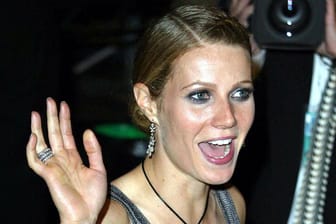 Gwyneth Paltrow ohne BH bei den Oscars 2002