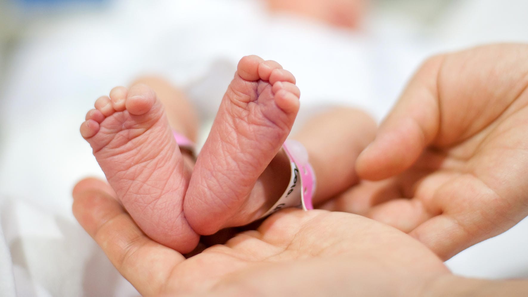 Kinderwunsch: Für das Wunschkind nehmen ungewollt kinderlose Paare vieles auf sich - notfalls auch Behandlungen, die in Deutschland unzulässig sind. Kinderwunsch: Für das Wunschkind nehmen ungewollt kinderlose Paare vieles auf sich - notfalls auch Behandlungen, die in Deutschland unzulässig sind.