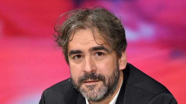 Der Türkei-Korrespondent der "Welt", Deniz Yücel, während der ZDF-Talkshow "Maybrit Illner". Der Türkei-Korrespondent der "Welt", Deniz Yücel, während der ZDF-Talkshow "Maybrit Illner".