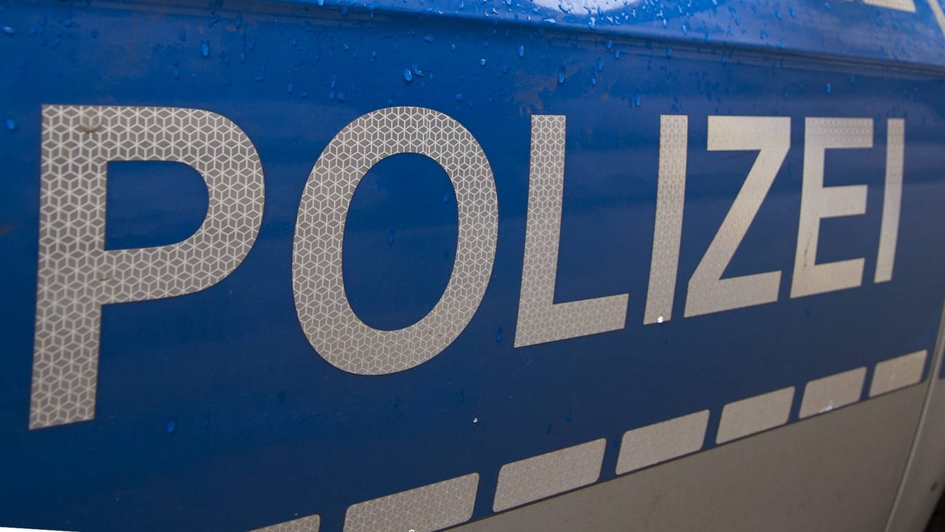 In der Pfalz wurde ein Elfjähriger in einem Auto gestoppt.