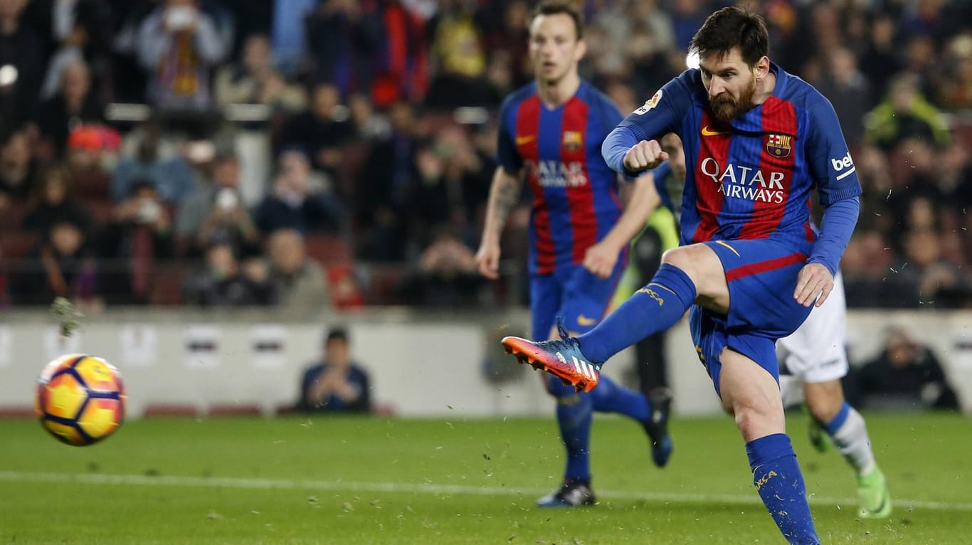 Lionel Messi trifft vom Punkt und rettet Barca den Sieg.