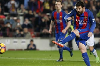 Lionel Messi trifft vom Punkt und rettet Barca den Sieg.