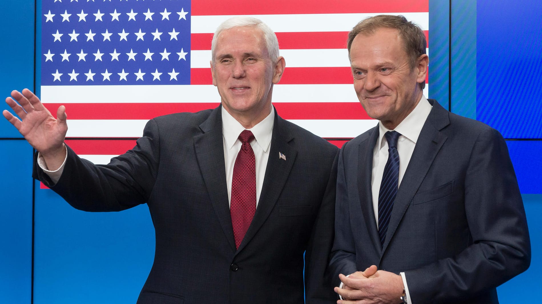 US-Vizepräsident Mike Pence (li.) und EU-Ratspräsident Donald Tusk.