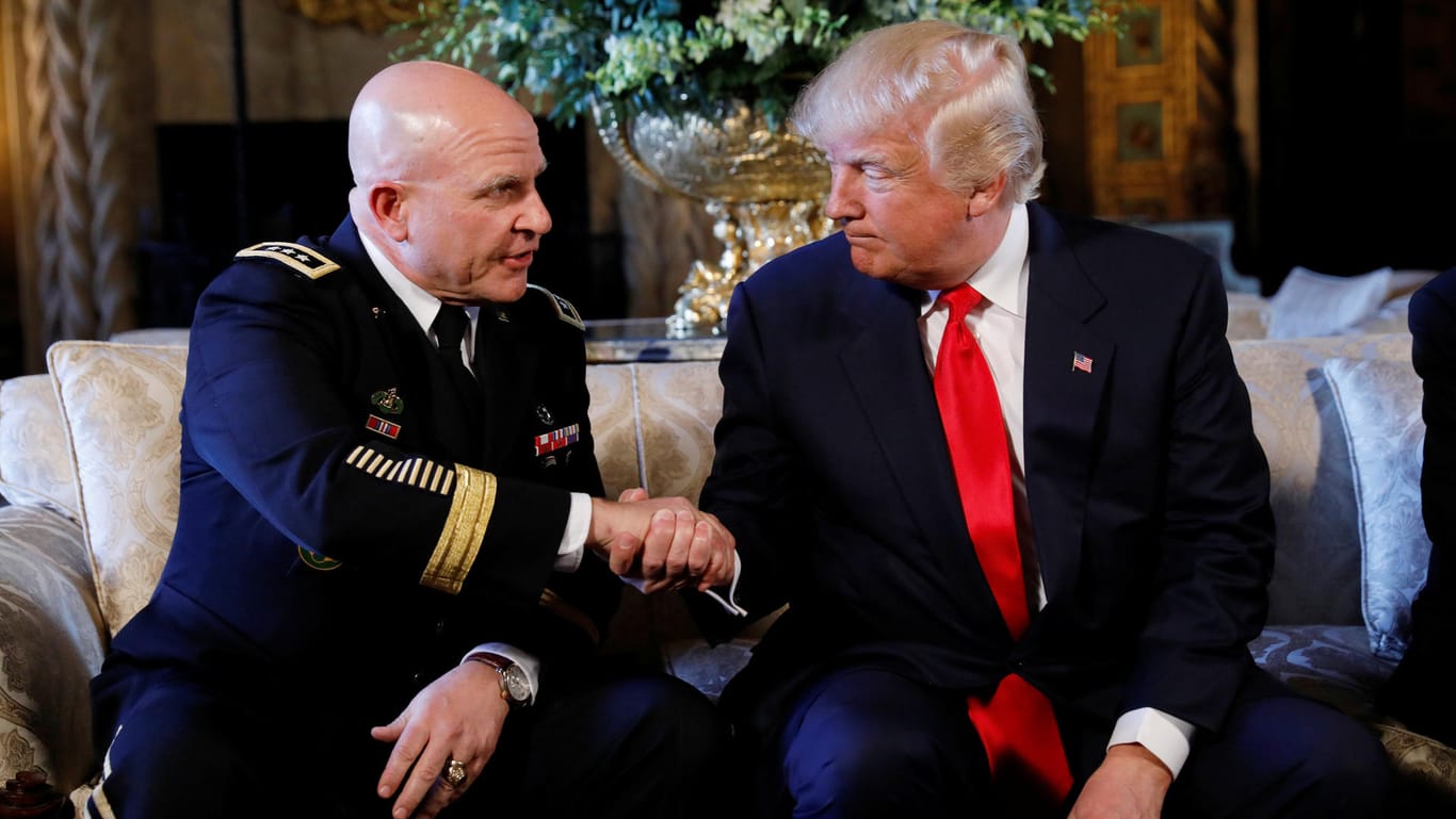 Deutlich weniger Haare: US-Präsident Donald Trump mit seinem neuen Nationalen Sicherheitsberater General H.R. McMaster.