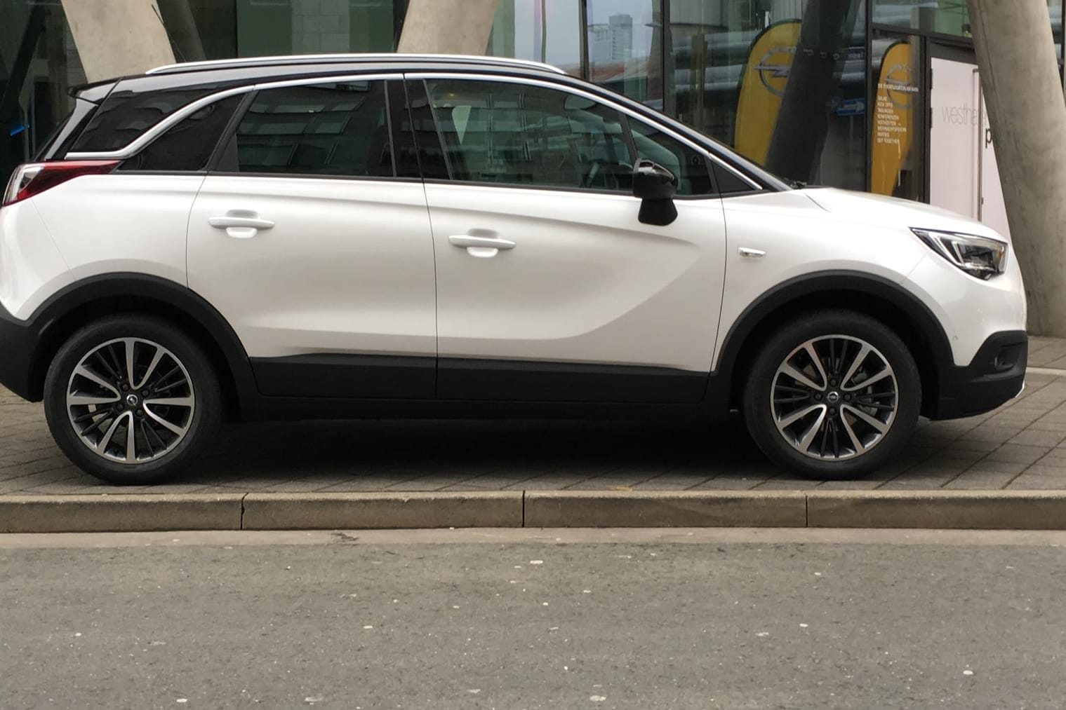 Hier steht der neue Opel Crossland X.