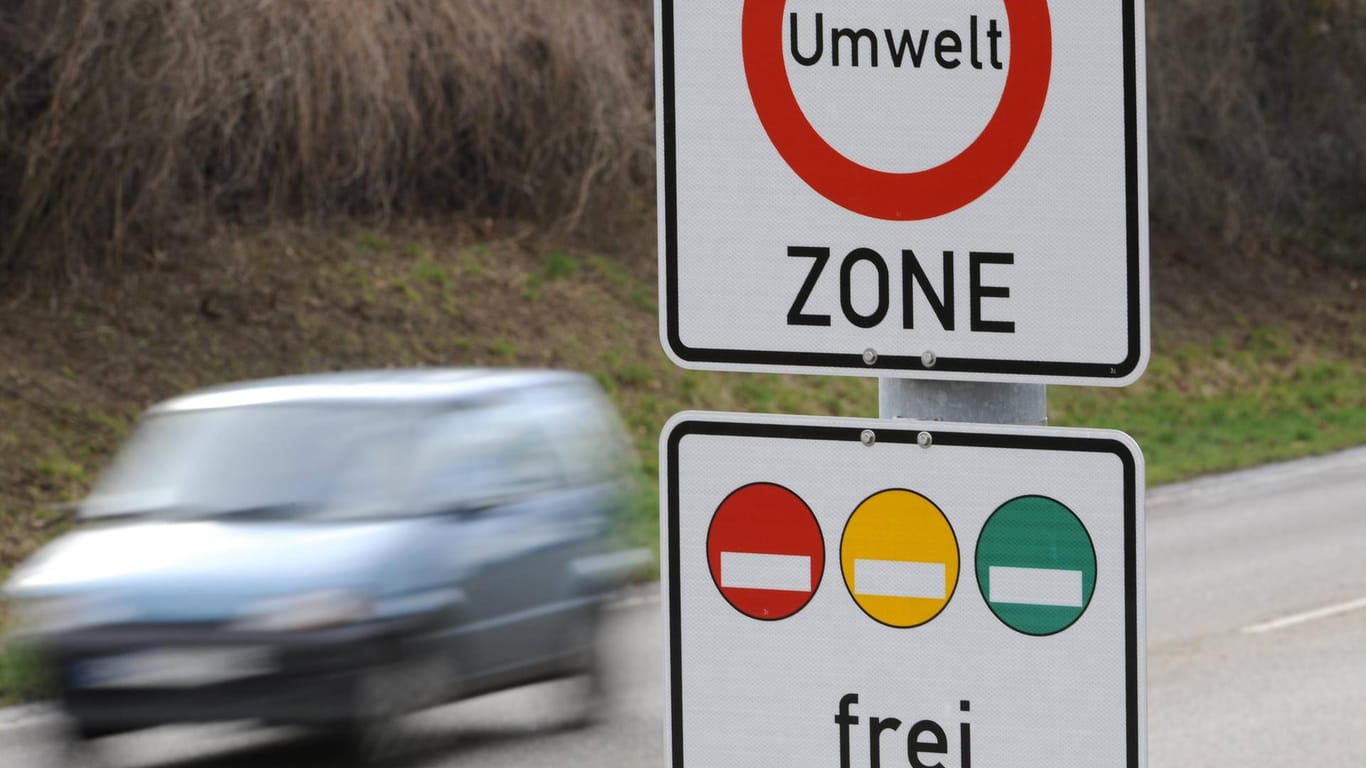 Feinstaub-Belastung in deutschen Großstädten: Verkehrsschild"Umweltzone".