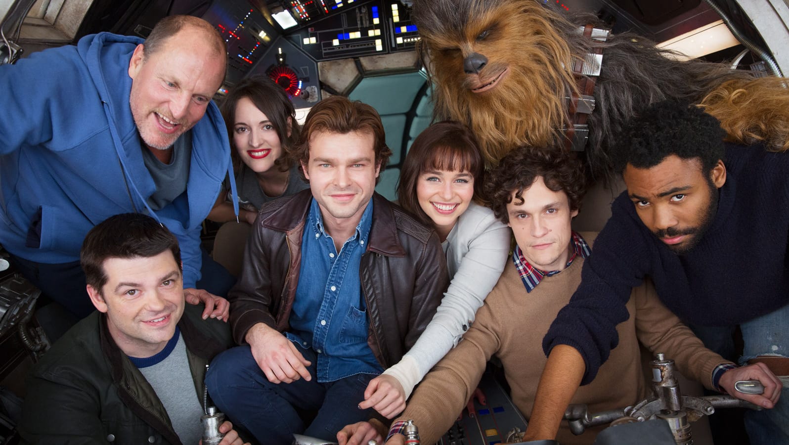 Von links unten im Uhrzeigersinn: Christopher Miller, Woody Harrelson, Phoebe Waller-Bridge, Han-Solo-Darsteller Alden Ehrenreich, Emilia Clarke, Joonas Suotamo als Chewbacca, Phil Lord und Donald Glover.