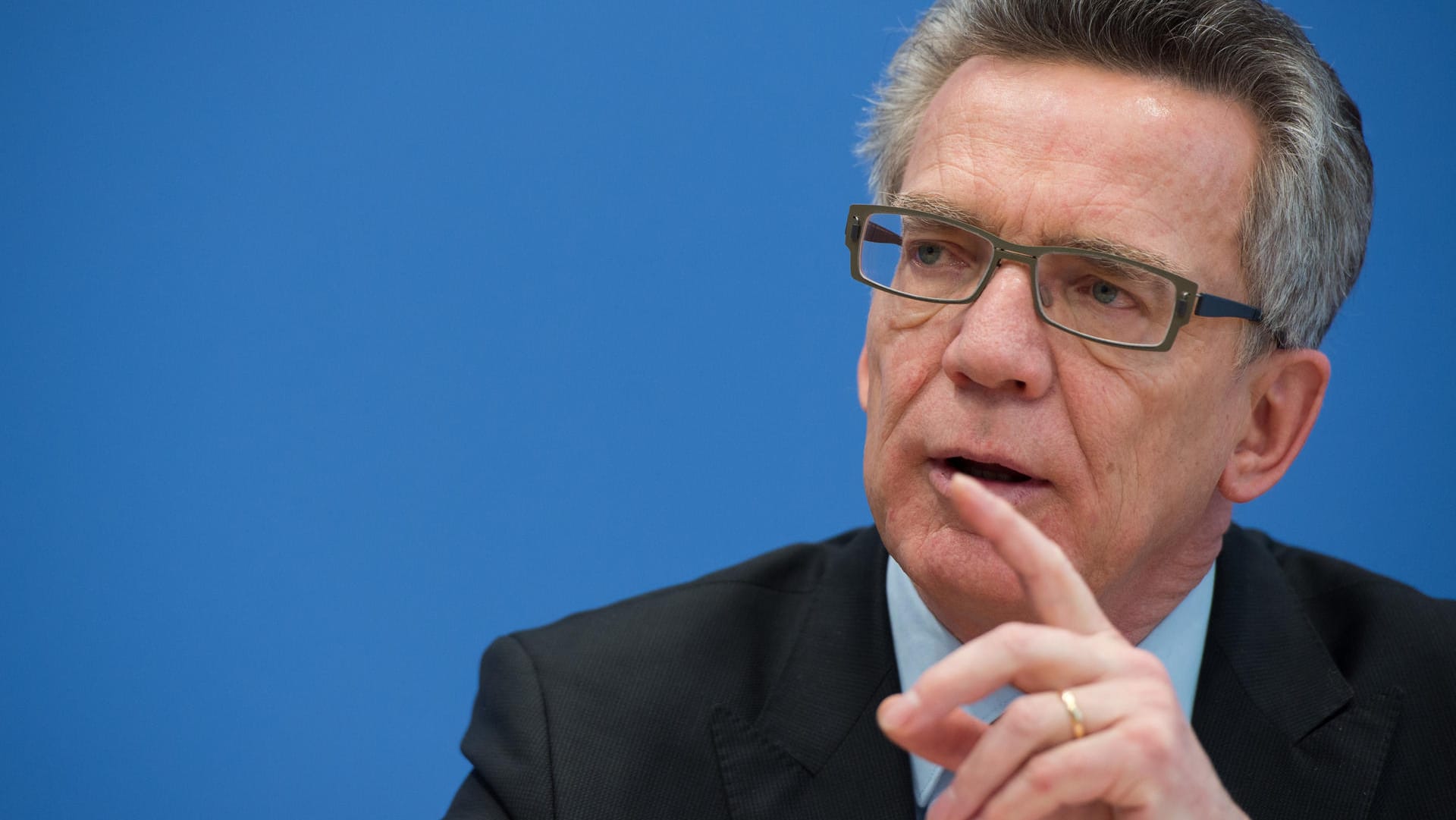 Thomas de Maizière verteidigt die Abschiebe-Pläne der Bundesregierung.