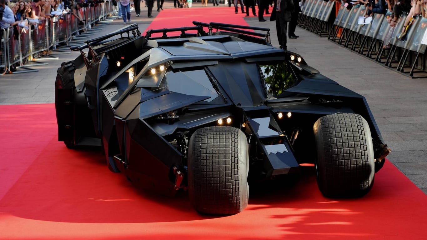 Comics, Filme oder Serie – Das Batmobil (hier aus dem Film "Dark Night") gehört zu den bekanntesten Filmautos.
