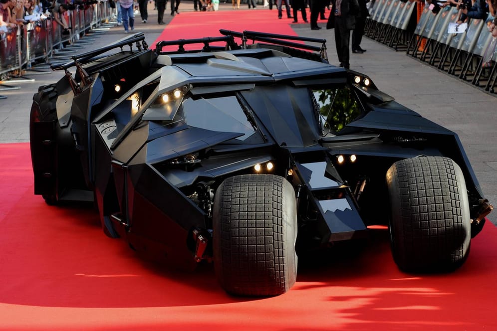 Comics, Filme oder Serie – Das Batmobil (hier aus dem Film "Dark Night") gehört zu den bekanntesten Filmautos.