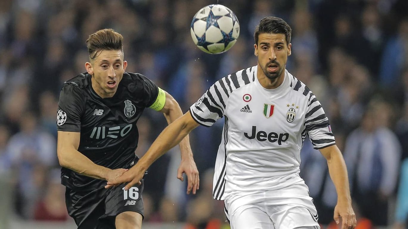 Juve-Star Sami Khedira (re.) im Zweikampf mit Hector Herrera.