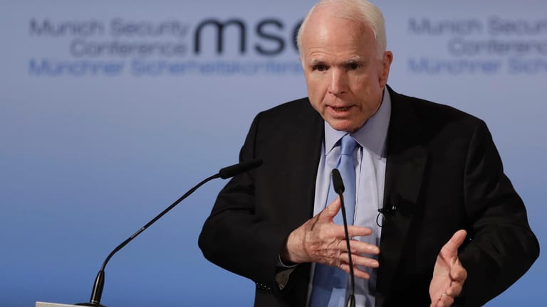 John McCain auf der Münchner Sicherheitskonferenz 2017.