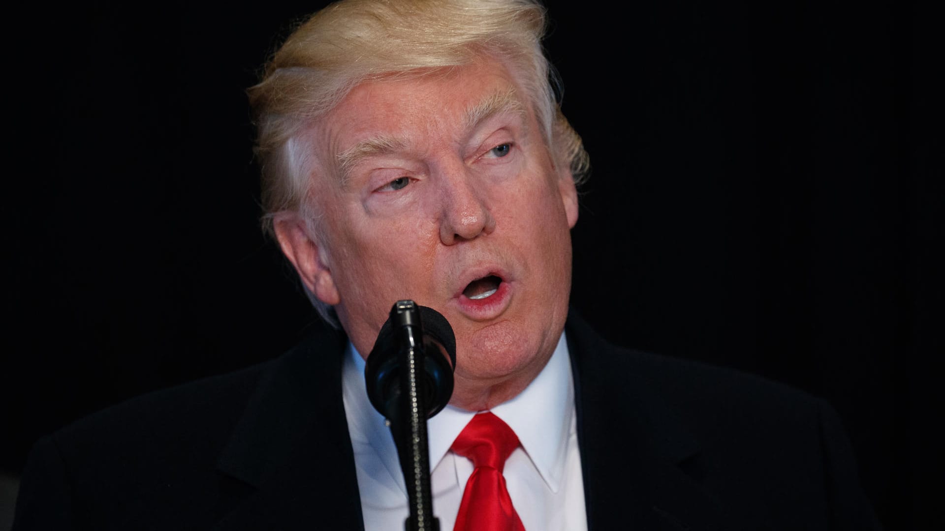 Aus Donald Trumps Mund kommen nachweislich häufig Lügen und falsche Behauptungen. Aus Donald Trumps Mund kommen nachweislich häufig Lügen und falsche Behauptungen.