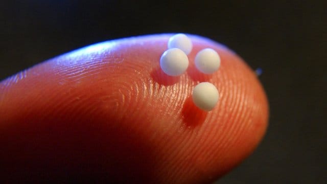 In den USA sind möglicherweise mehrere Kinder an einem homöopathischen Medikament gestorben - für Deutschland gibt die zuständige Behörde Entwarnung. In den USA sind möglicherweise mehrere Kinder an einem homöopathischen Medikament gestorben - für Deutschland gibt die zuständige Behörde Entwarnung.