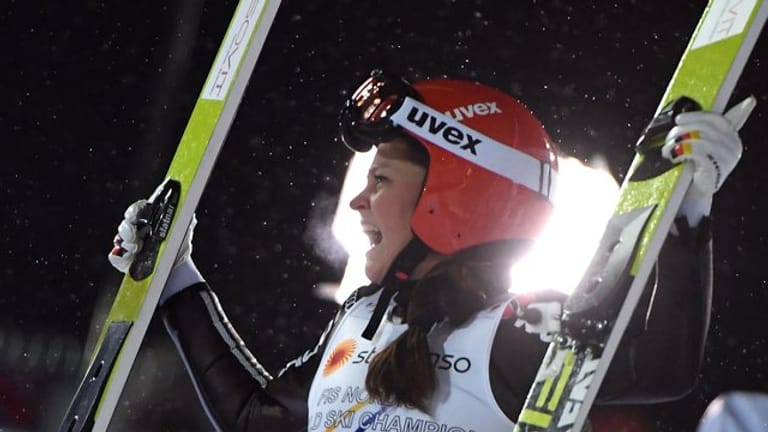 Skispringerin Carina Vogt ist wieder Weltmeisterin.