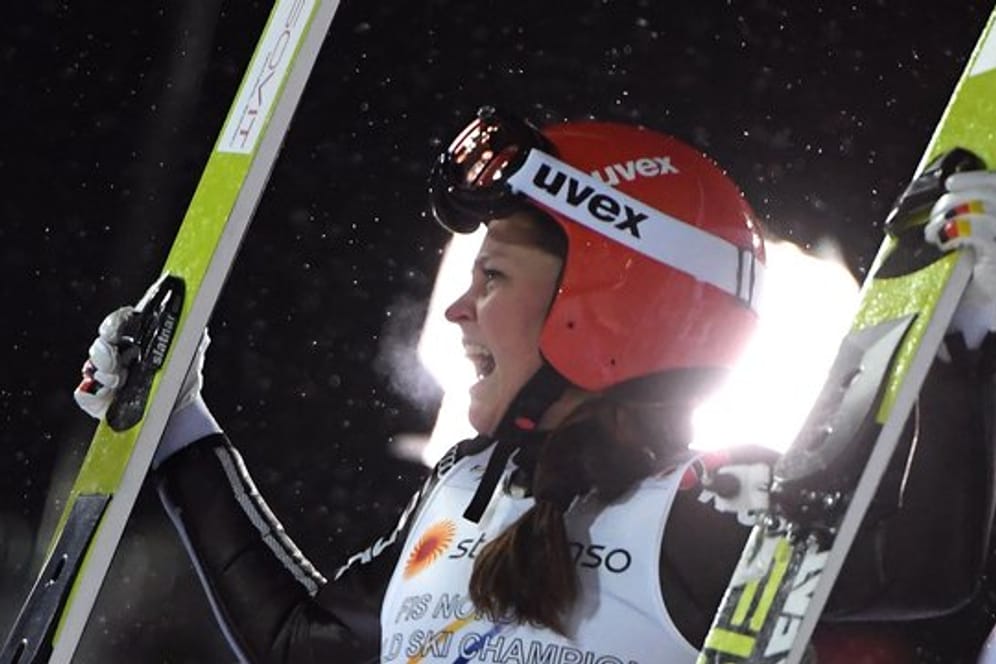 Skispringerin Carina Vogt ist wieder Weltmeisterin.