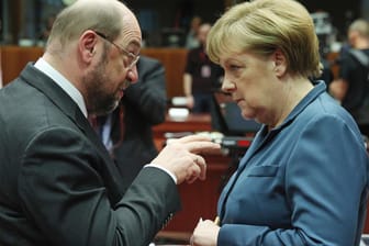 Martin Schulz und Angela Merkel im Europäischen Parlament.