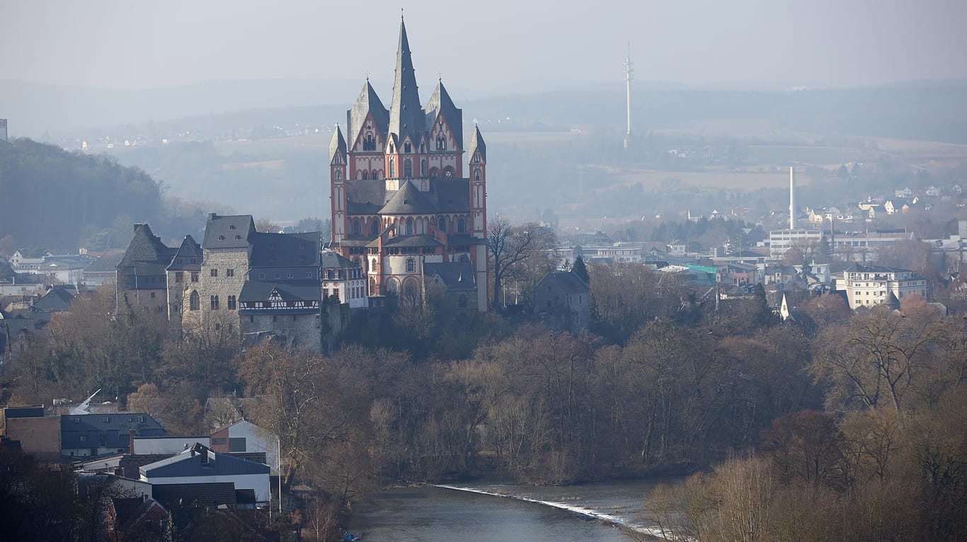 Limburg mit seinem Wahrzeichen: Der Dom der 33.000-Einwohner-Stadt ist auch von der Autobahn aus zu sehen.