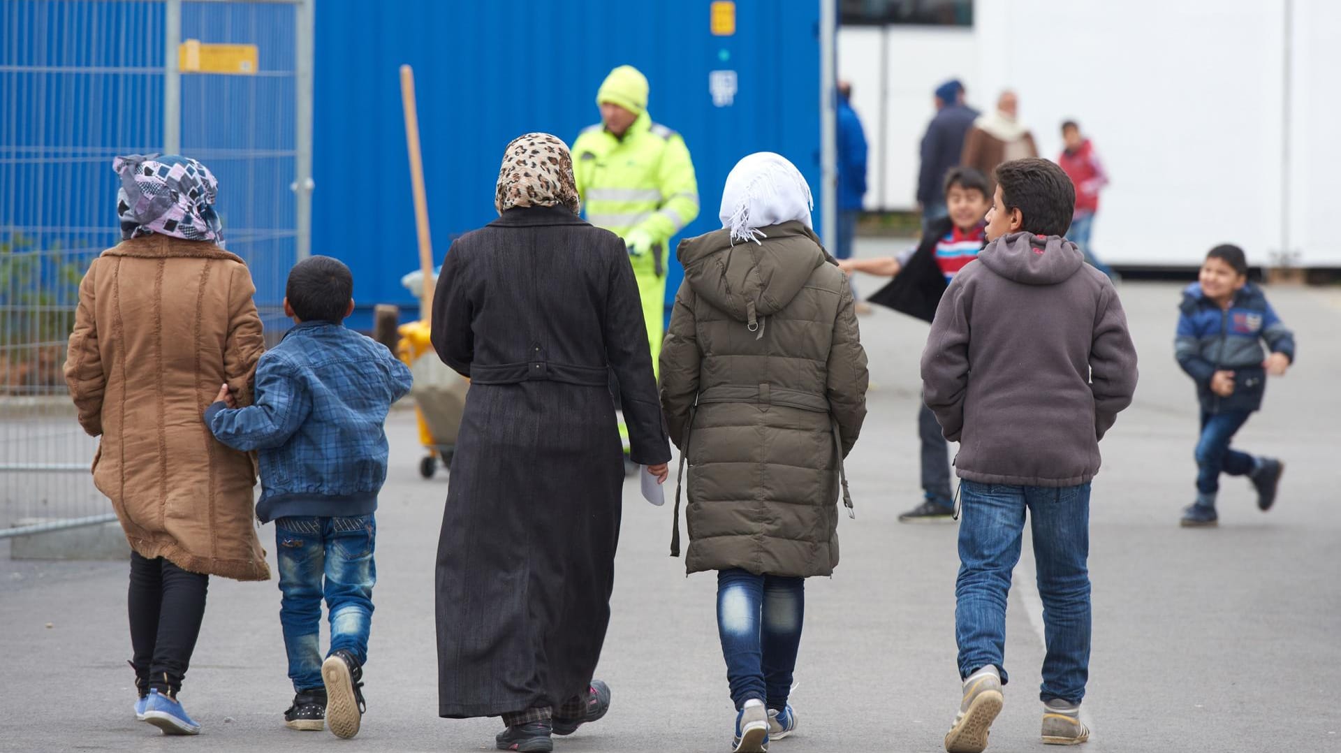 Nach dem starken Zuzug von Flüchtlingen in den vergangenen beiden Jahren sind alte Berechnungen des Bundesamtes offenbar überholt.