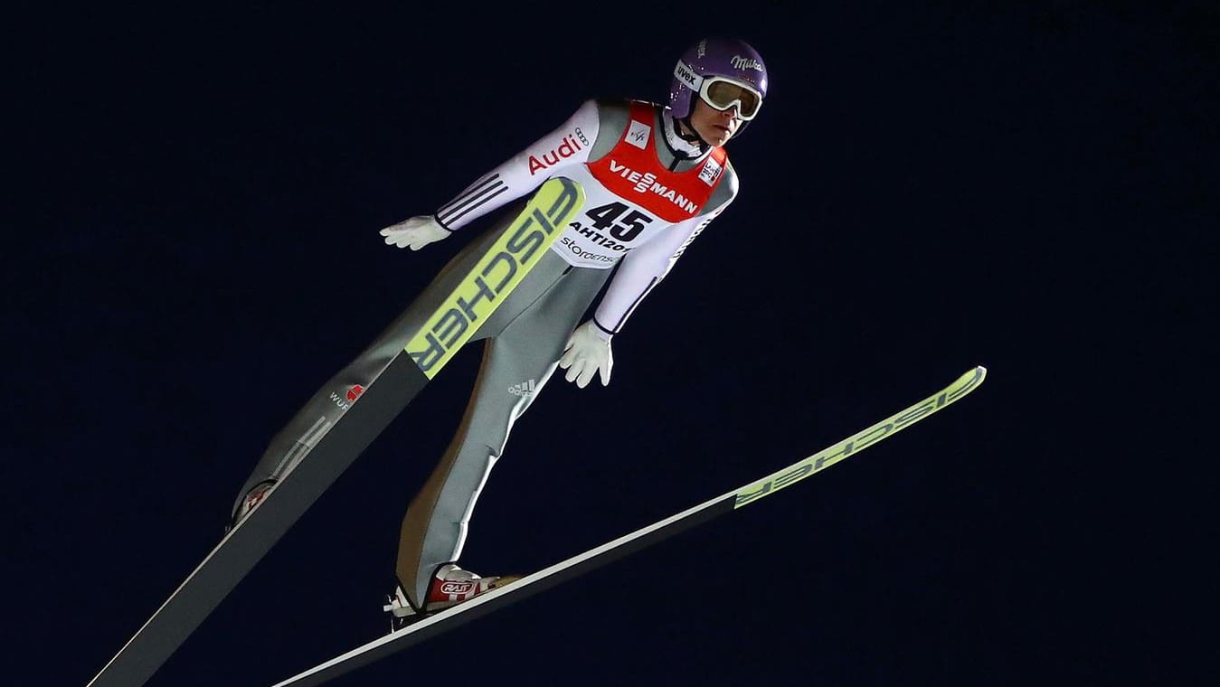 Skispringer Andreas Wellinger hat bei der WM in Lahti die Silbermedaille von der Normalschanze gewonnen.