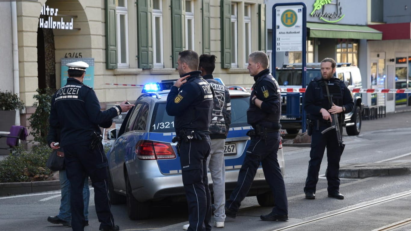 Das Foto zeigt die Stelle in Heidelberg, an der der Täter auf der Flucht von Polizisten mit einem Bauchschuss niedergeschossen wurde.