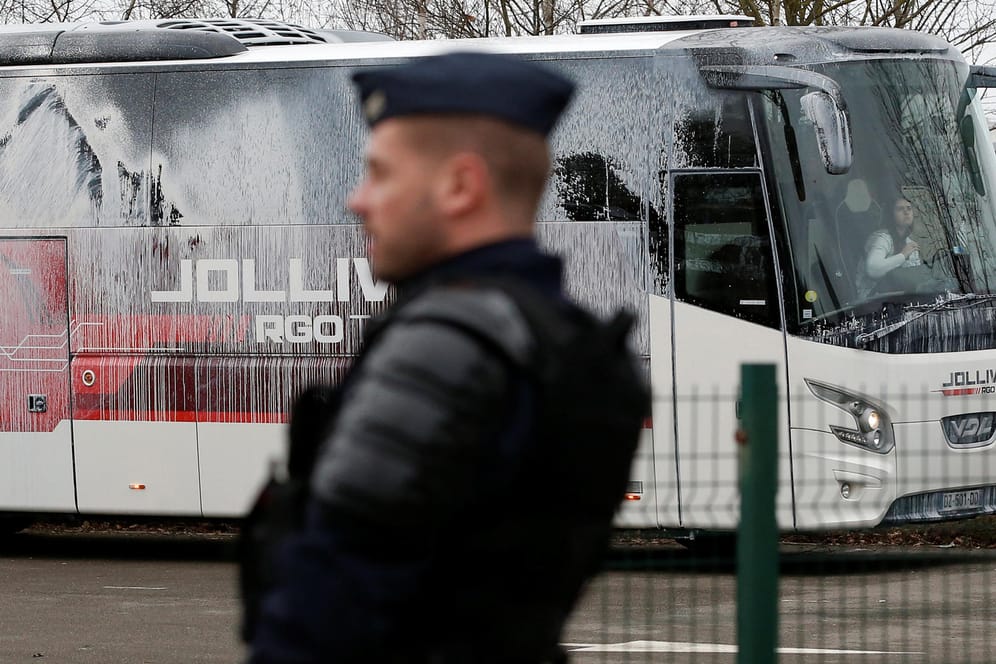 Attacke auf Anhänger von der Front National: Ein verschmierter Bus in der Nähe von Nantes.