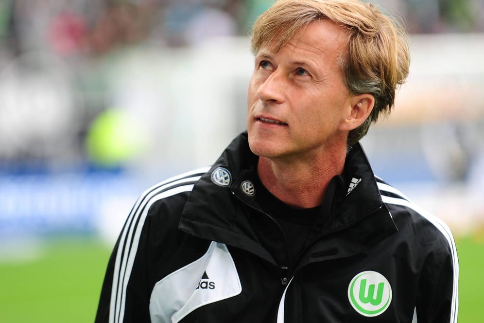 Andries Jonker soll dem VfL Wolfsburg neues Leben einhauchen.