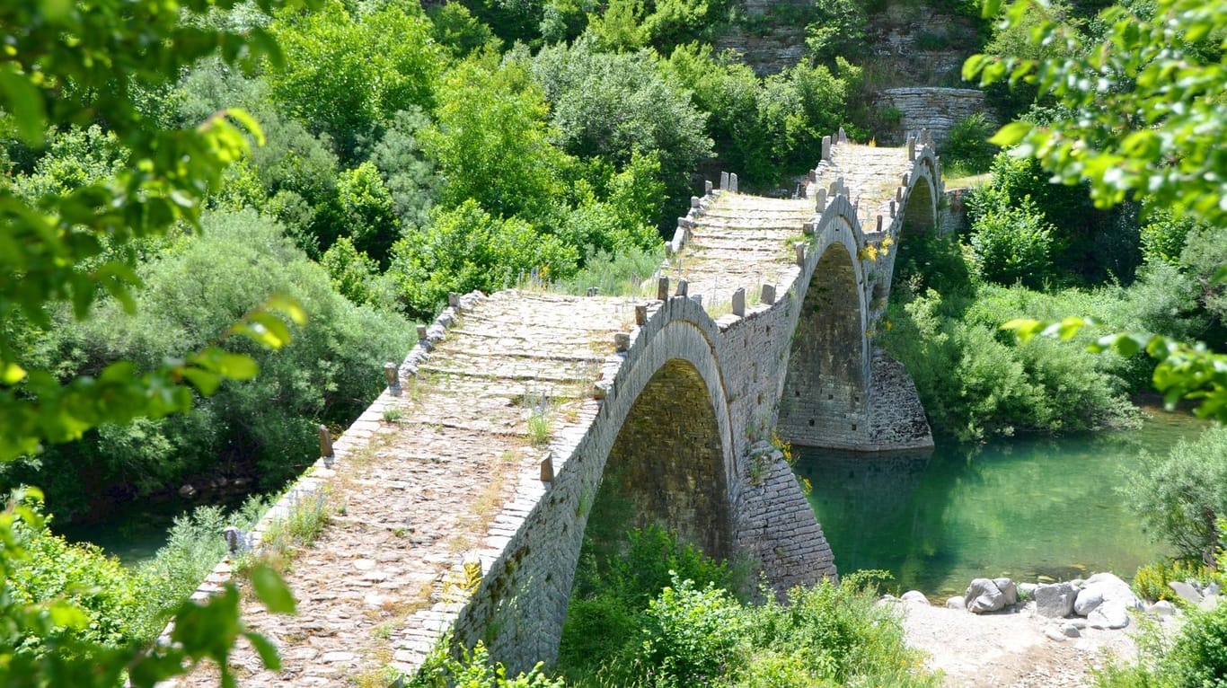 Die Steinbrücken sind charakteristisch für den Zagoria-Trek