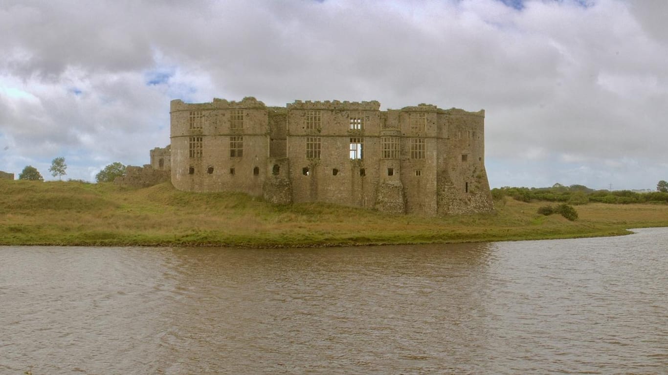 Entlang des Pembrokeshire laufen Sie unter anderem an geschichtsträchtigen Burgen vorbei