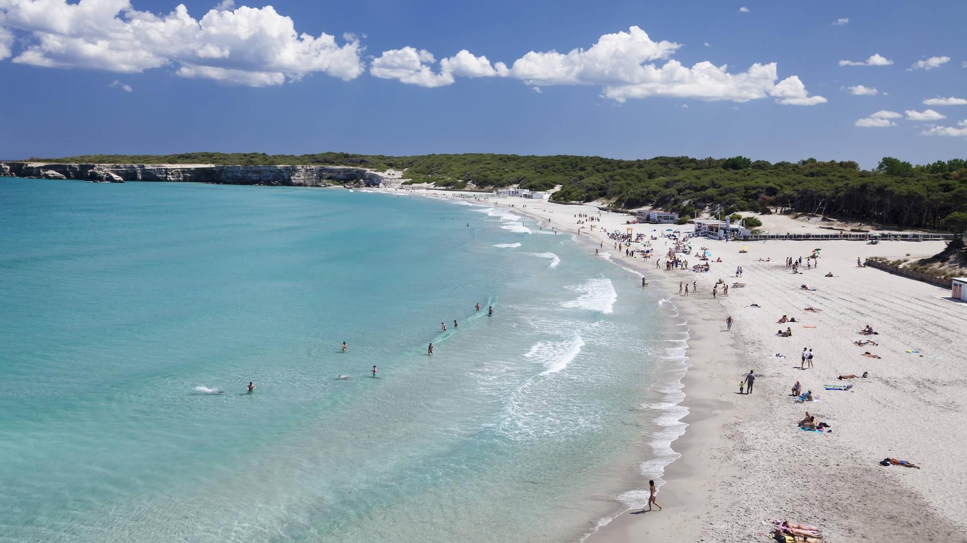 Strand bei Torre dell Orso in der Nähe von Otranto in Apulien