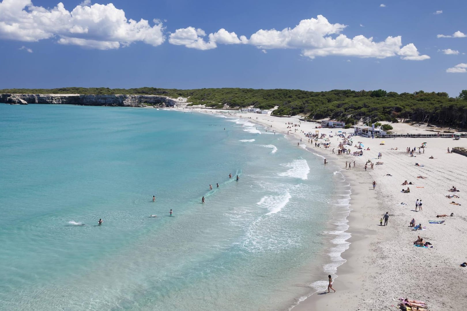 Strand bei Torre dell Orso in der Nähe von Otranto in Apulien