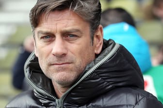 Oliver Kreuzer, der Sportdirektor des KSC, ist schockiert über den Auftritt seines Teams gegen St. Pauli.