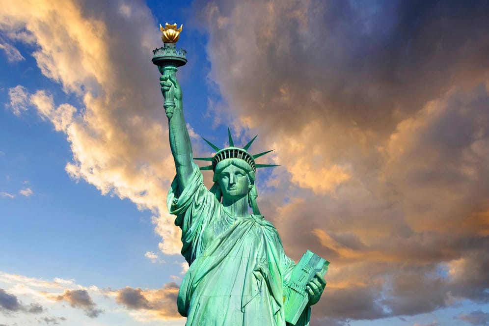 Die Freiheitsstatue in Manhattan ist das Symbol für Freiheit.