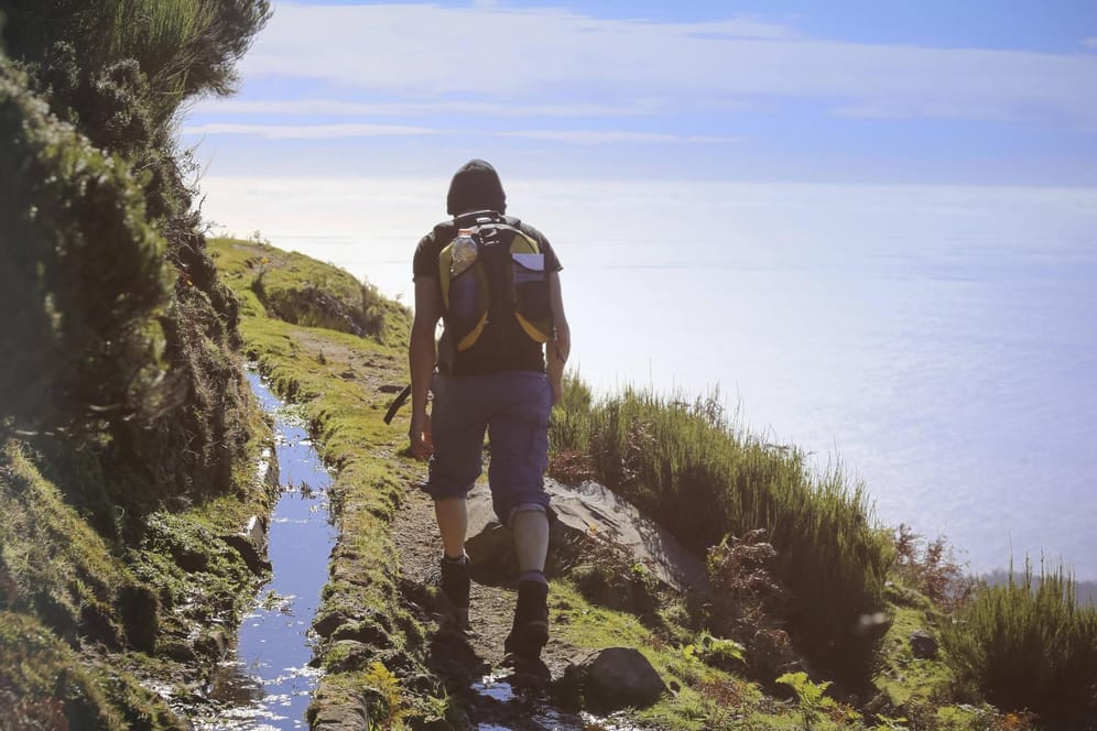 Ein Wanderer zwischen Himmel und Erde: Levadawanderung auf Madeira