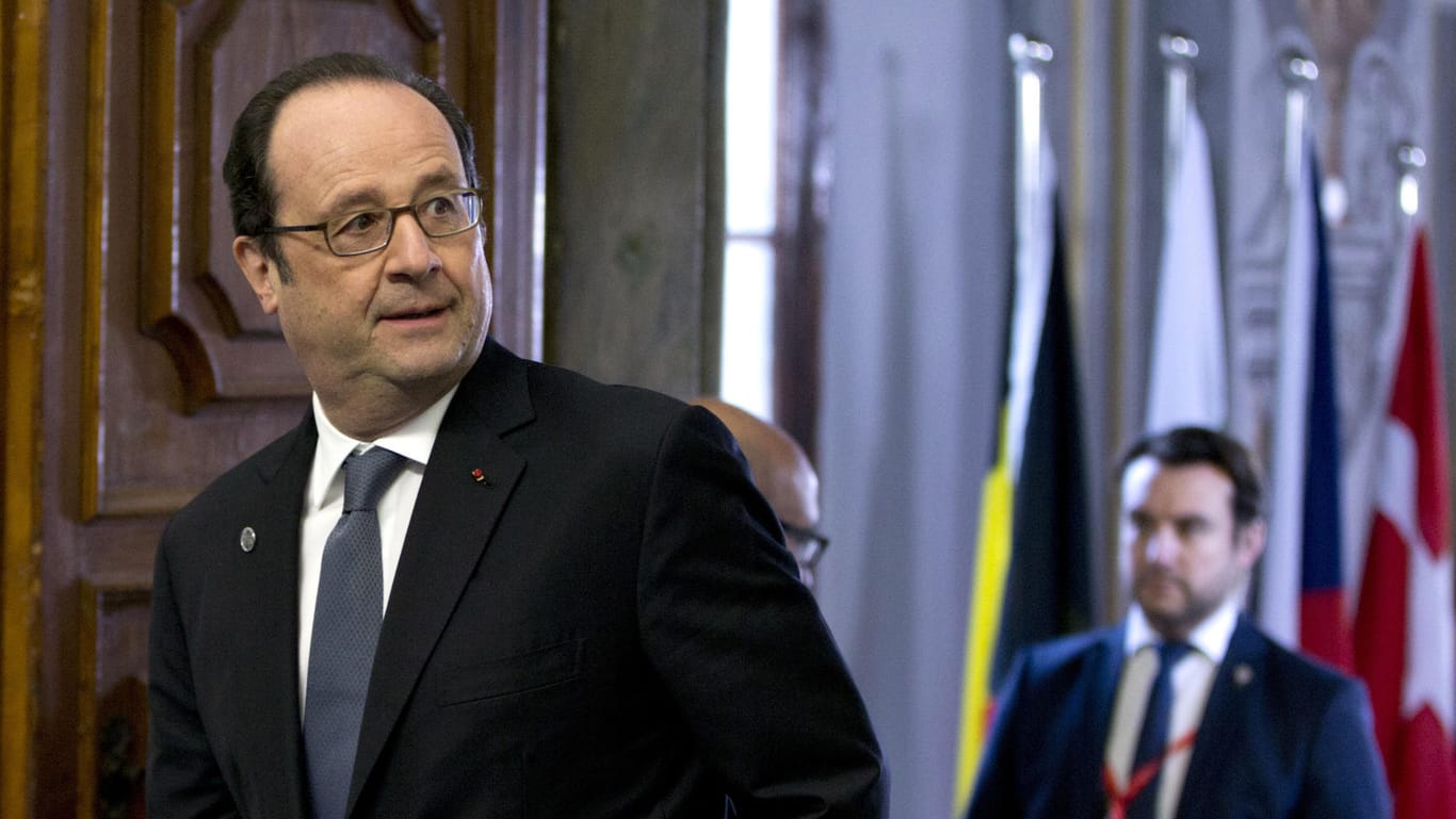 Bei einer Hollande-Rede sind Schüsse gefallen.
