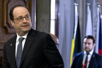 Bei einer Hollande-Rede sind Schüsse gefallen.