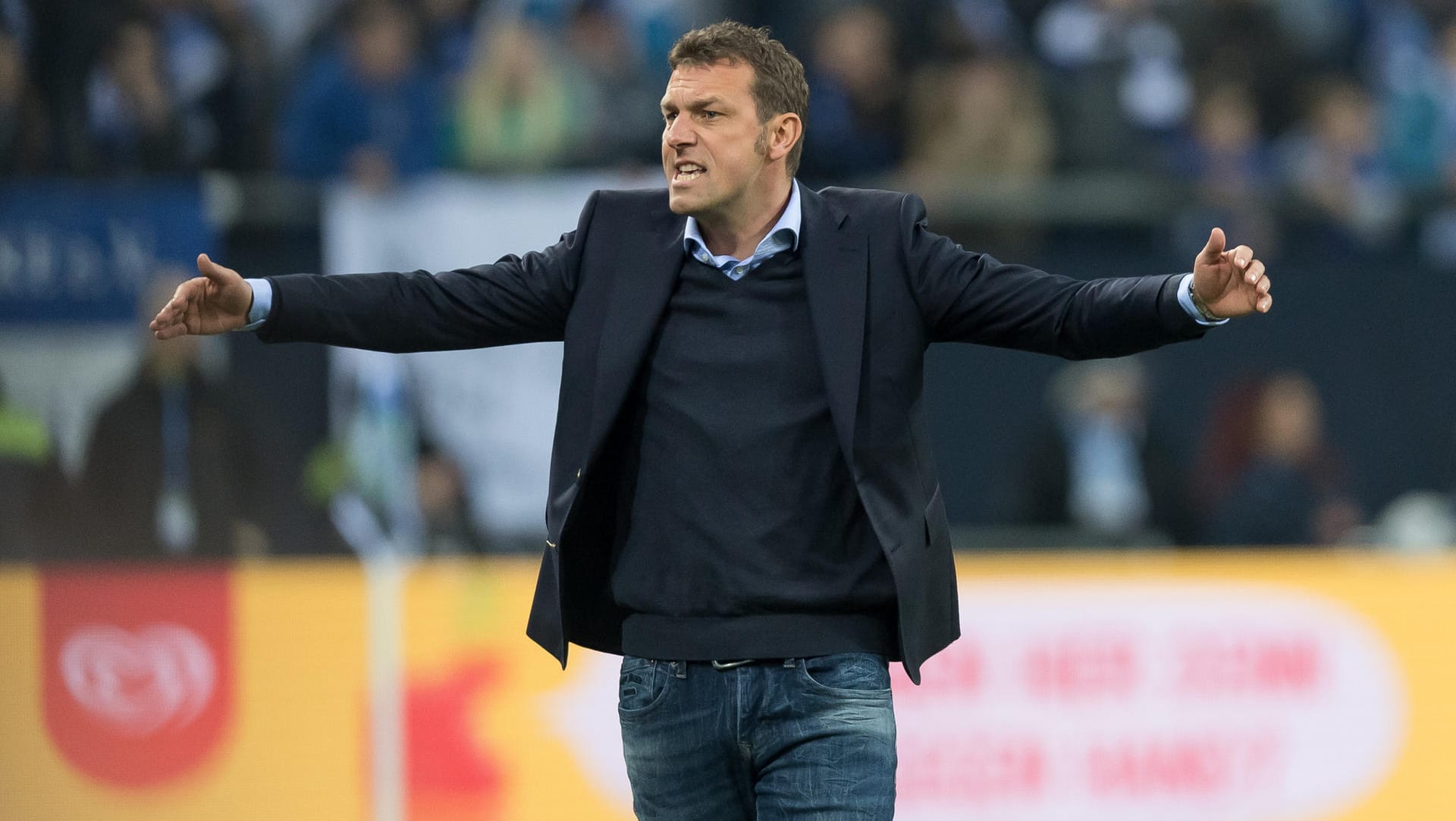 'Not amused': Schalkes Trainer Markus Weinzierl beim DFB-Pokal-Viertelfinale gegen den FC Bayern. 'Not amused': Schalkes Trainer Markus Weinzierl beim DFB-Pokal-Viertelfinale gegen den FC Bayern.