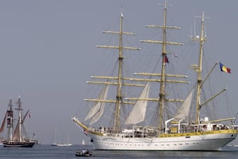 Der rumänische Dreimaster "Mircea" könnte vorübergehend die "Gorch Fock" als Segelschulschiff ersetzen.