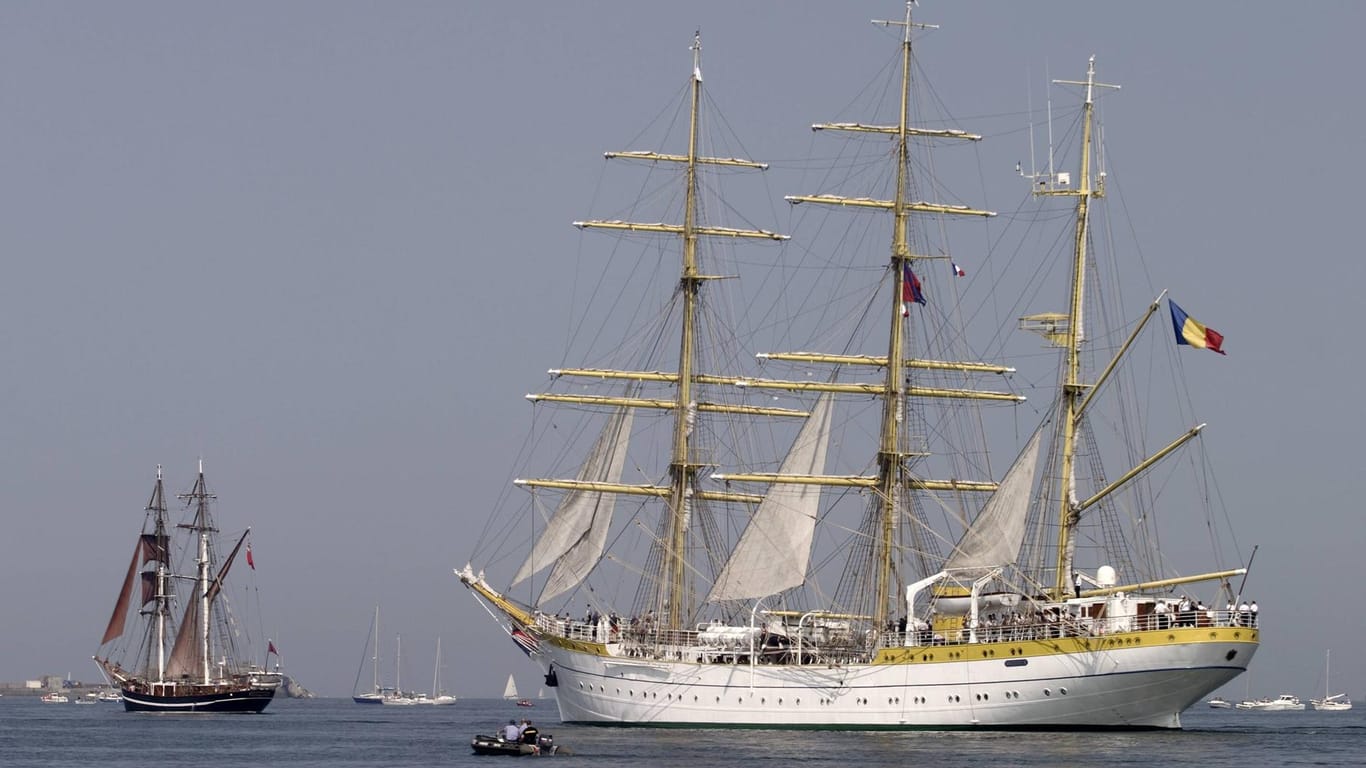 Der rumänische Dreimaster "Mircea" könnte vorübergehend die "Gorch Fock" als Segelschulschiff ersetzen.
