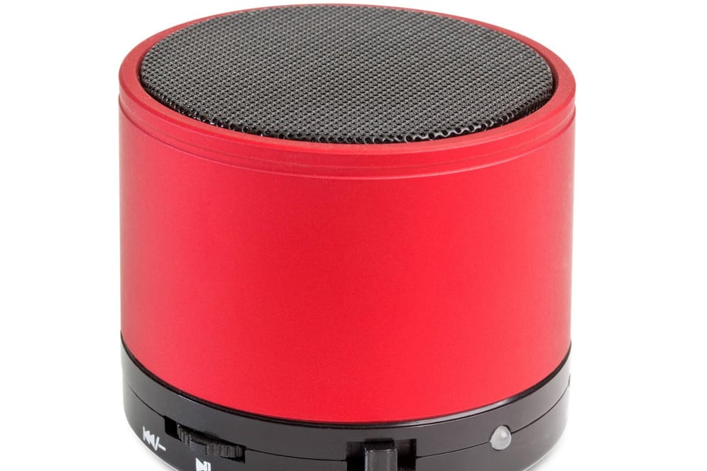 Ein schwarz-roter Bluetooth Lautsprecher