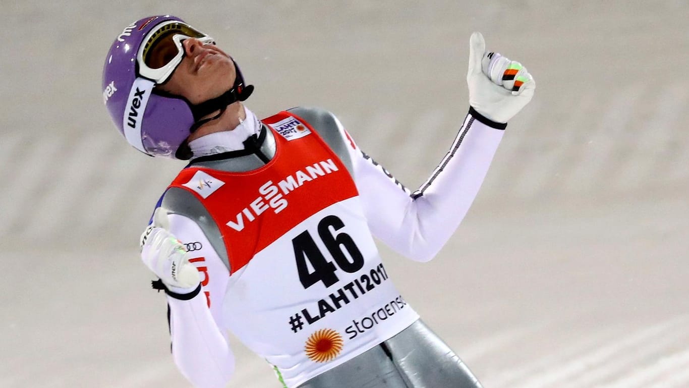 Glücksgefühl: Andreas Wellinger freut sich über seinen zweiten Rang beim WM-Skispringen von der Großschanze.