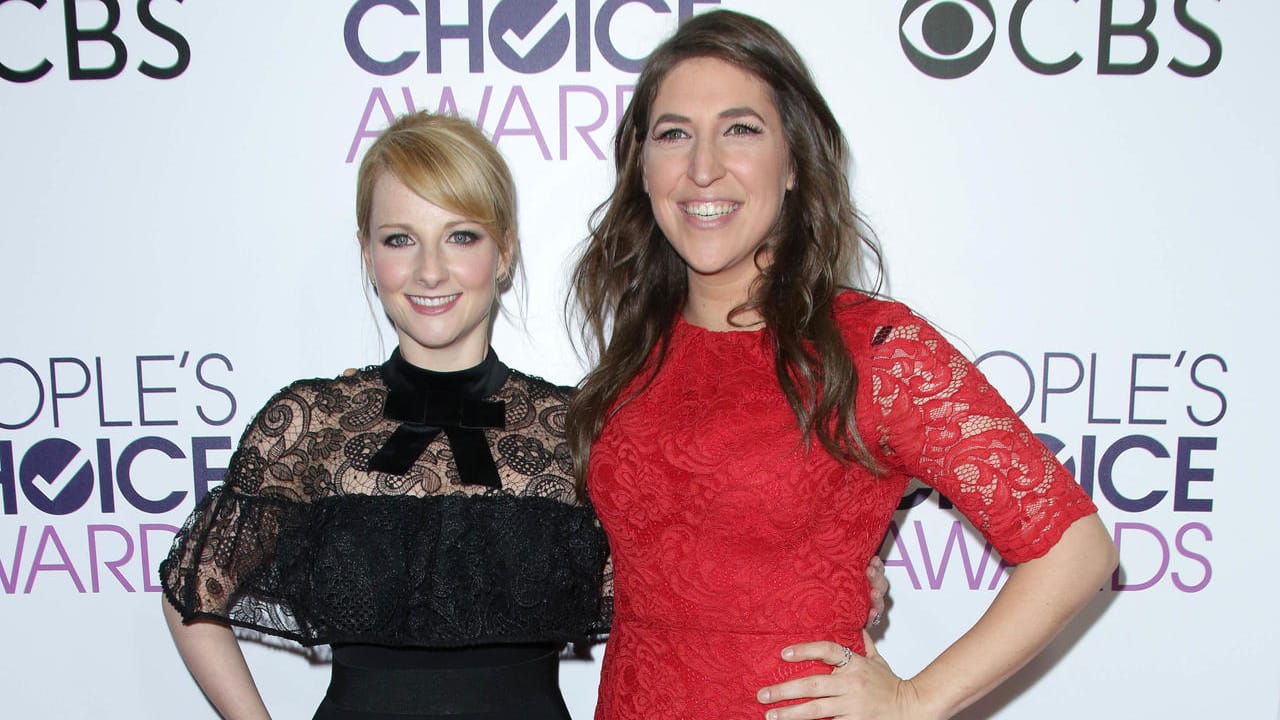 Melissa Rauch und Mayim Bialik bekommen derzeit nur 200.000 Euro pro Folge. Das soll sich aber bald ändern.