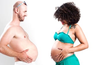 Hormonelle Veränderungen: Auch Männer werden ein "klein wenig schwanger"