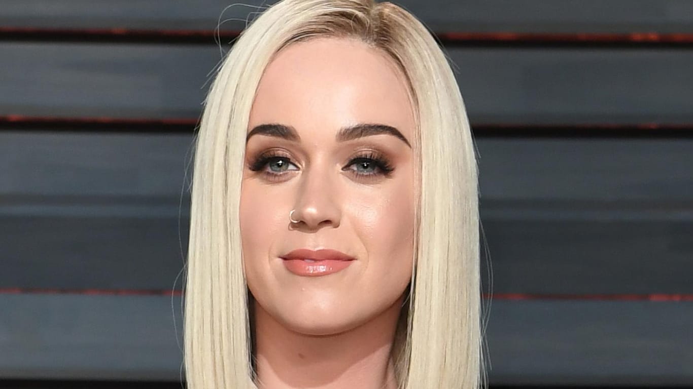 Katy Perry mit blonden Haaren