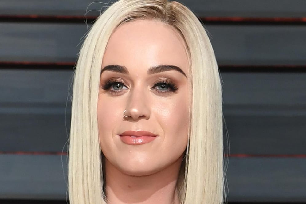 Katy Perry mit blonden Haaren